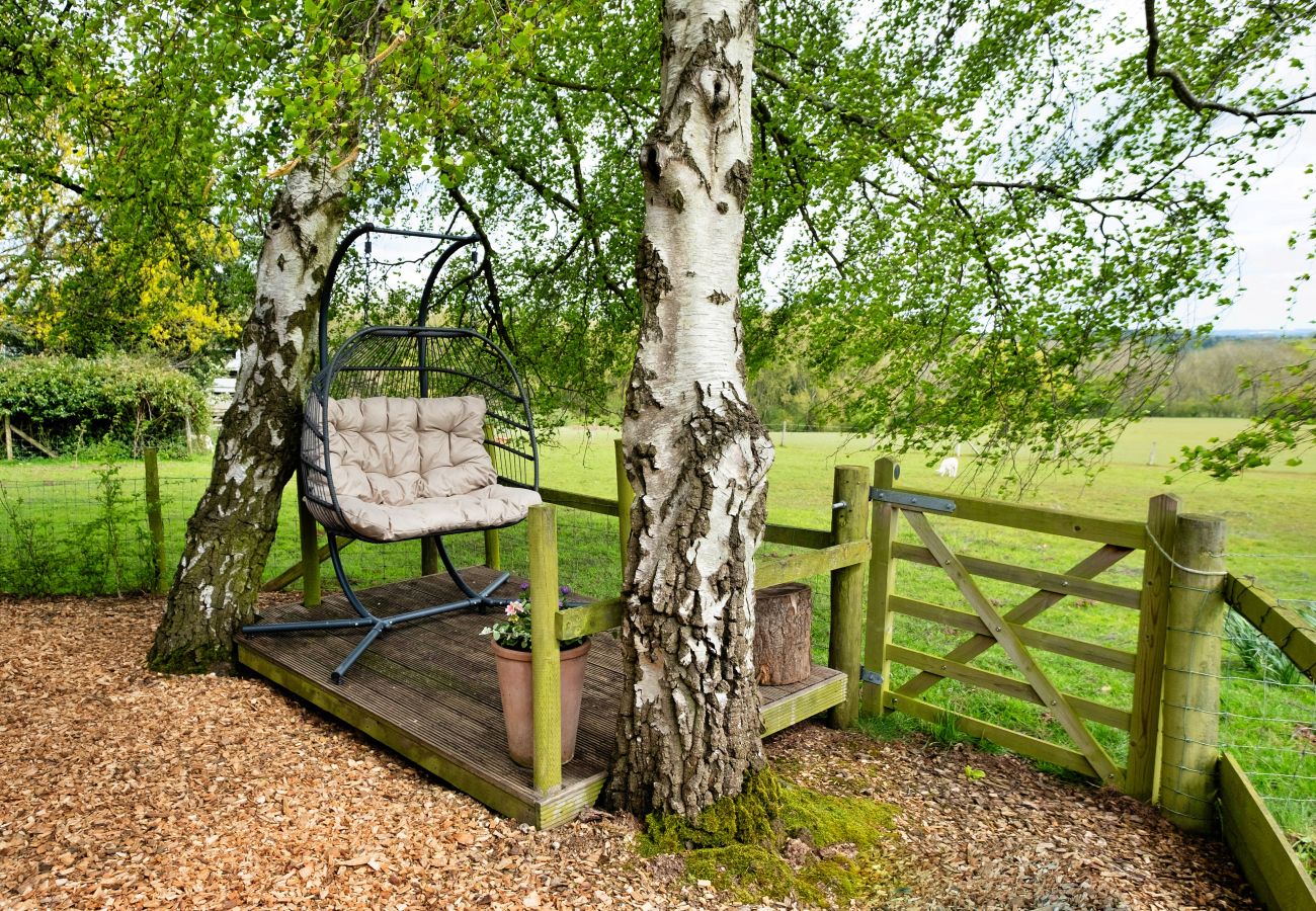 Cabin in Nordley - Hay and Hedgerow Glamping