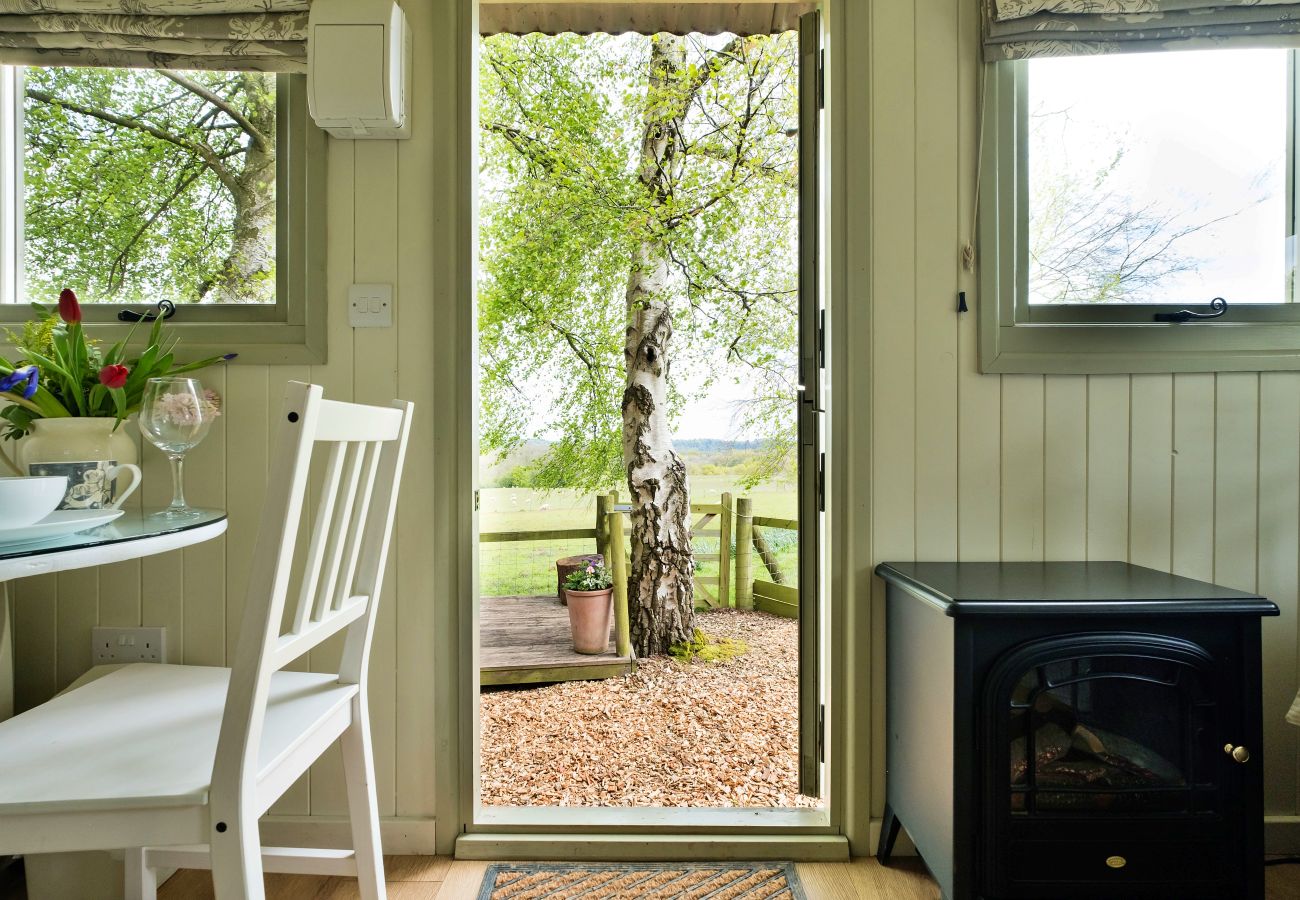 Cabin in Nordley - Hay and Hedgerow Glamping