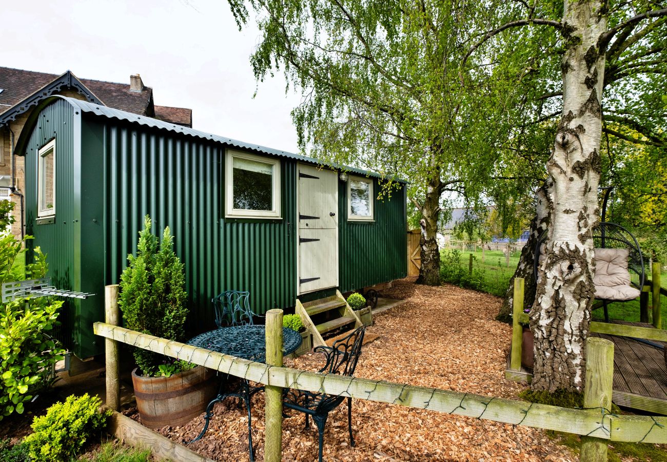 Cabin in Nordley - Hay and Hedgerow Glamping