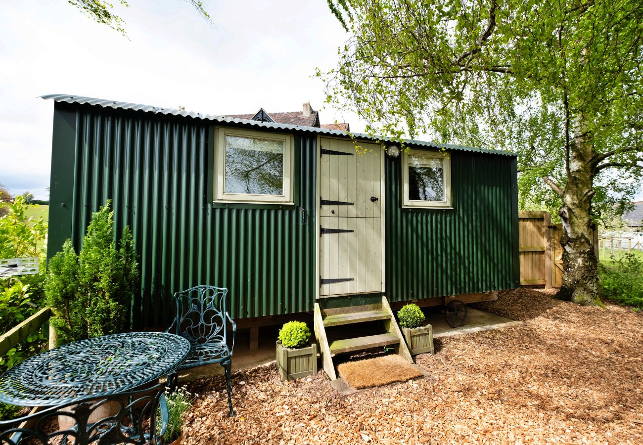 Cabin in Nordley - Hay and Hedgerow Glamping