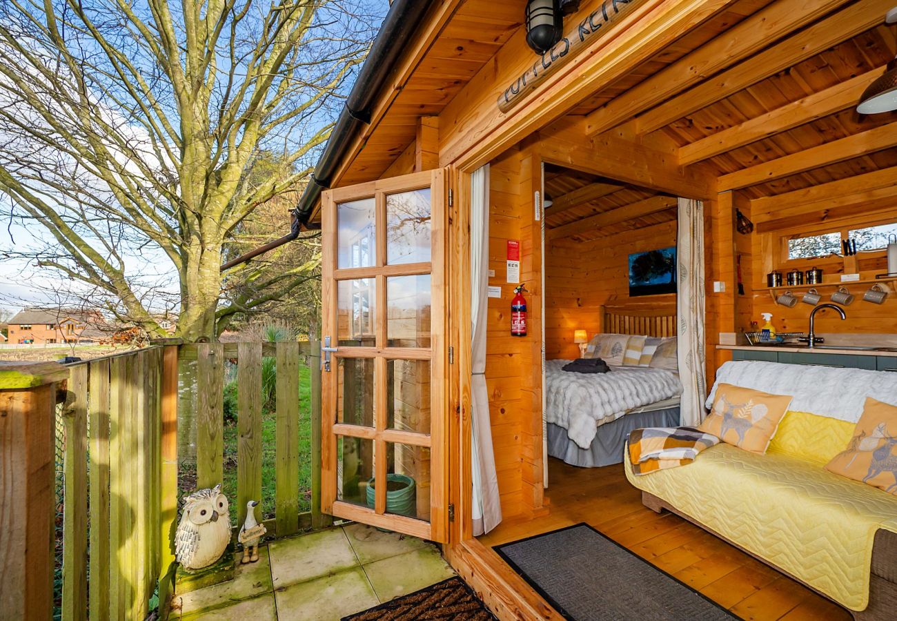 Chalet in Surlingham - Pottles Retreat