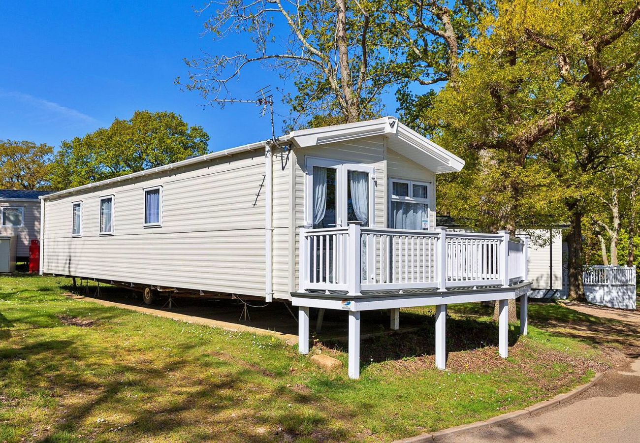 Mobile home in Great Thorness - Beachlands