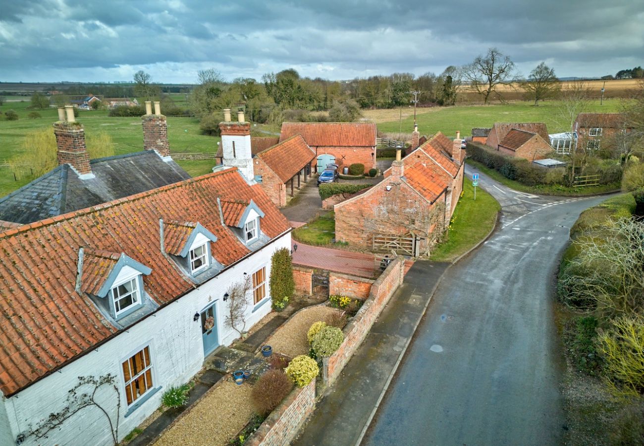 Cottage in Hemingby - Wisteria at the Rookery