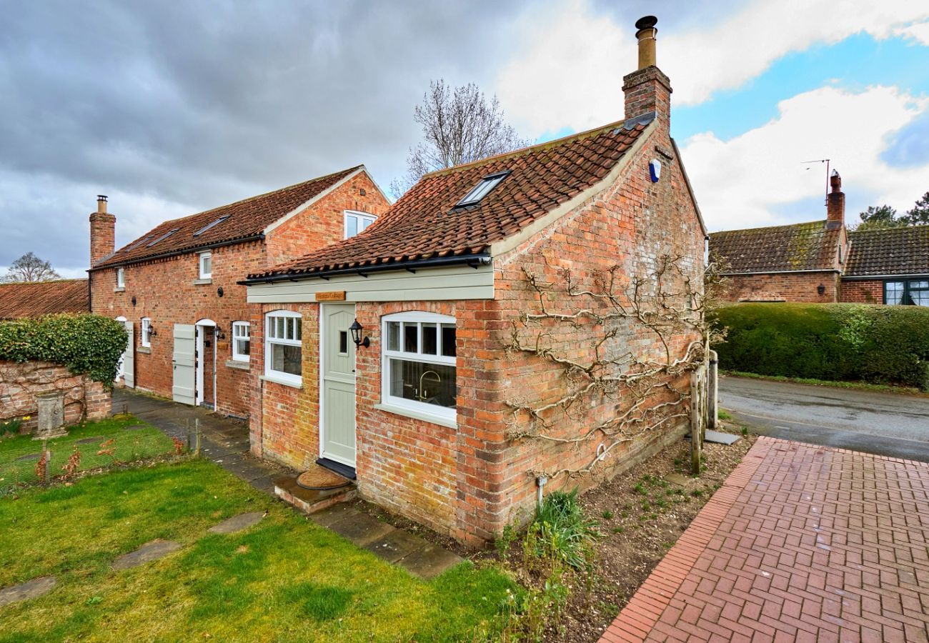 Cottage in Hemingby - Wisteria at the Rookery