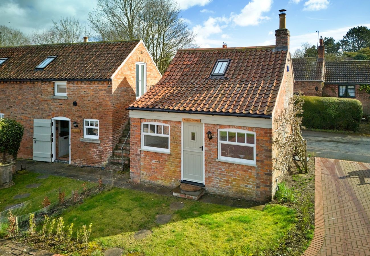 Cottage in Hemingby - Wisteria at the Rookery